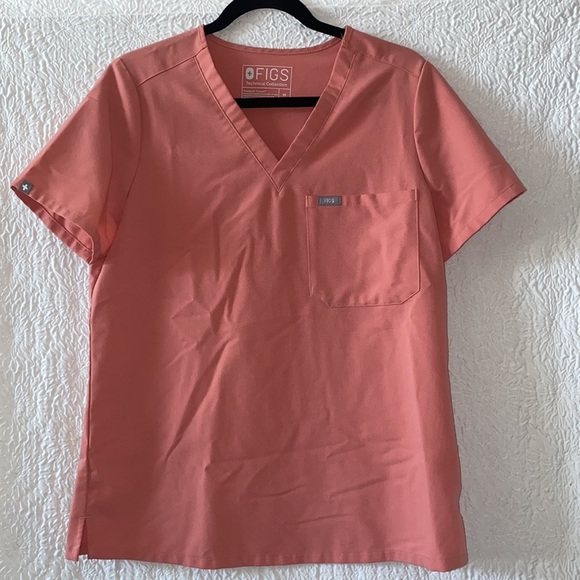 FIGS Technical Collection Catarina One-Pocket Scrub Top - Picture 2 of 8